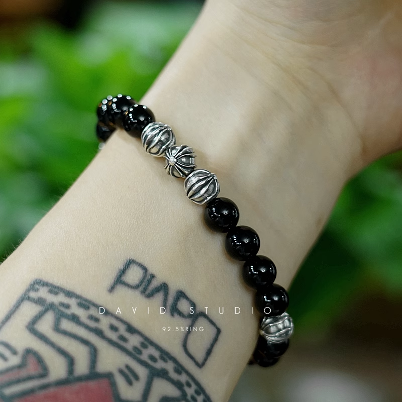 ONYX BEAD BRACELET 8MM (8 SILVER BEADS)