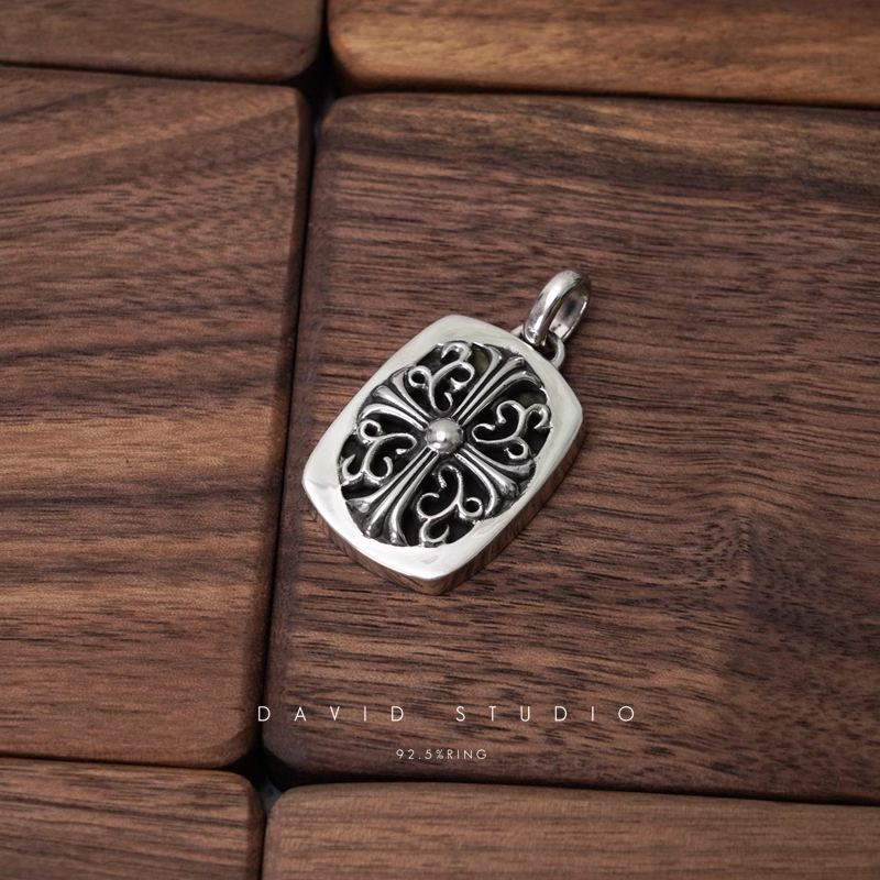 KEEPER PENDANT