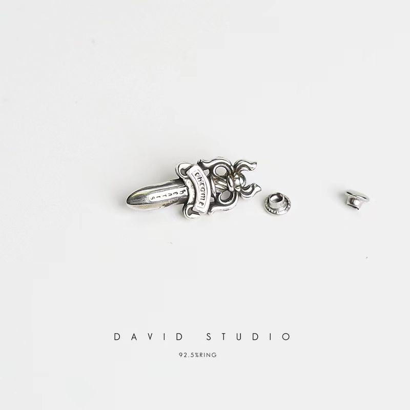 DAGGER RIVET BUTTON