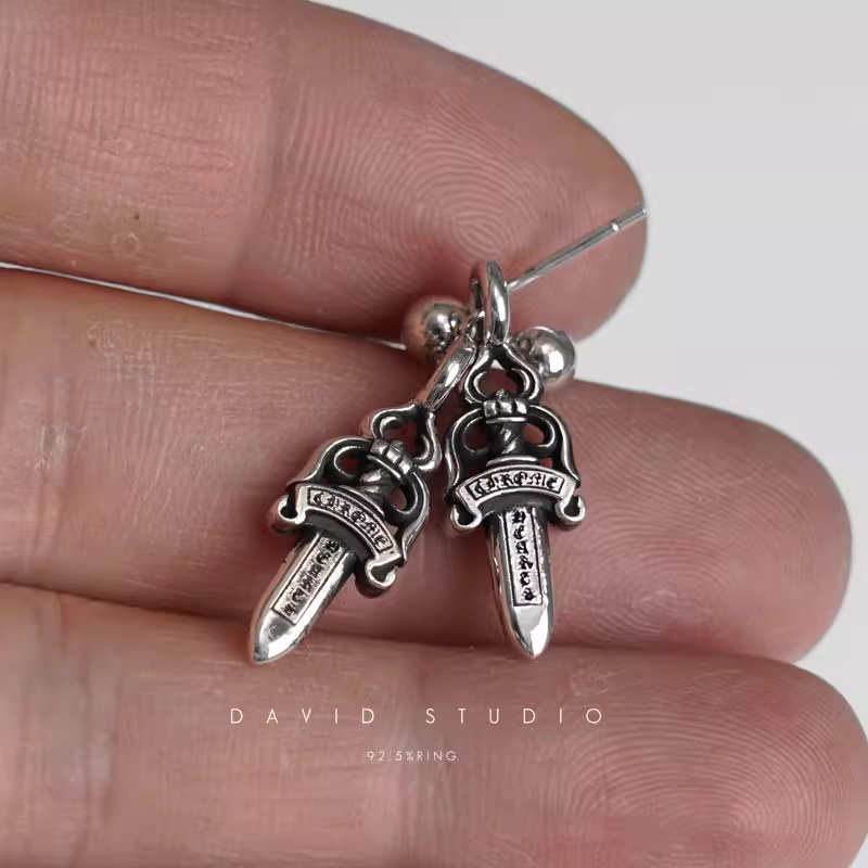 DAGGER DROP EARRING WITH DIAMOND