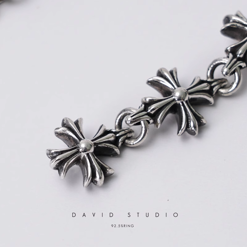 CH PLUS BRACELET WITH LINKS