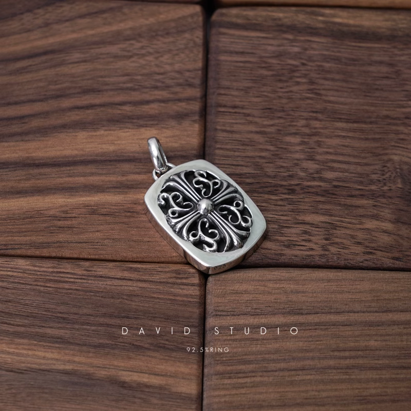KEEPER PENDANT