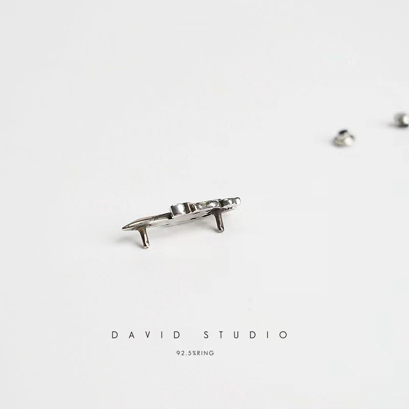 DAGGER RIVET BUTTON