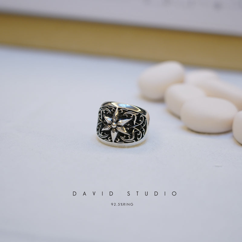 OVAL STAR RING – ClASSIC