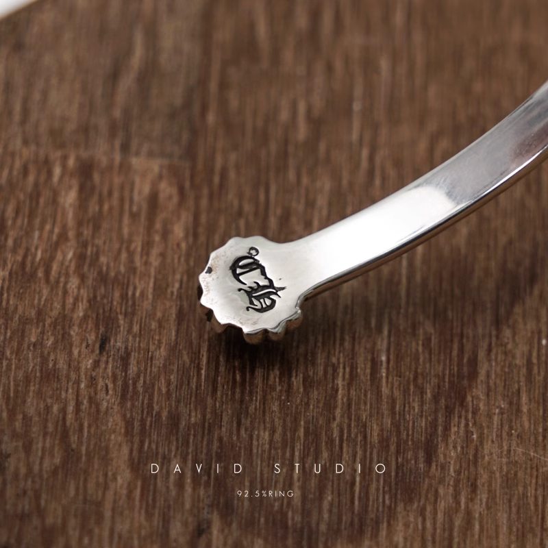 CH PLUS LOGO FLAT CUFF