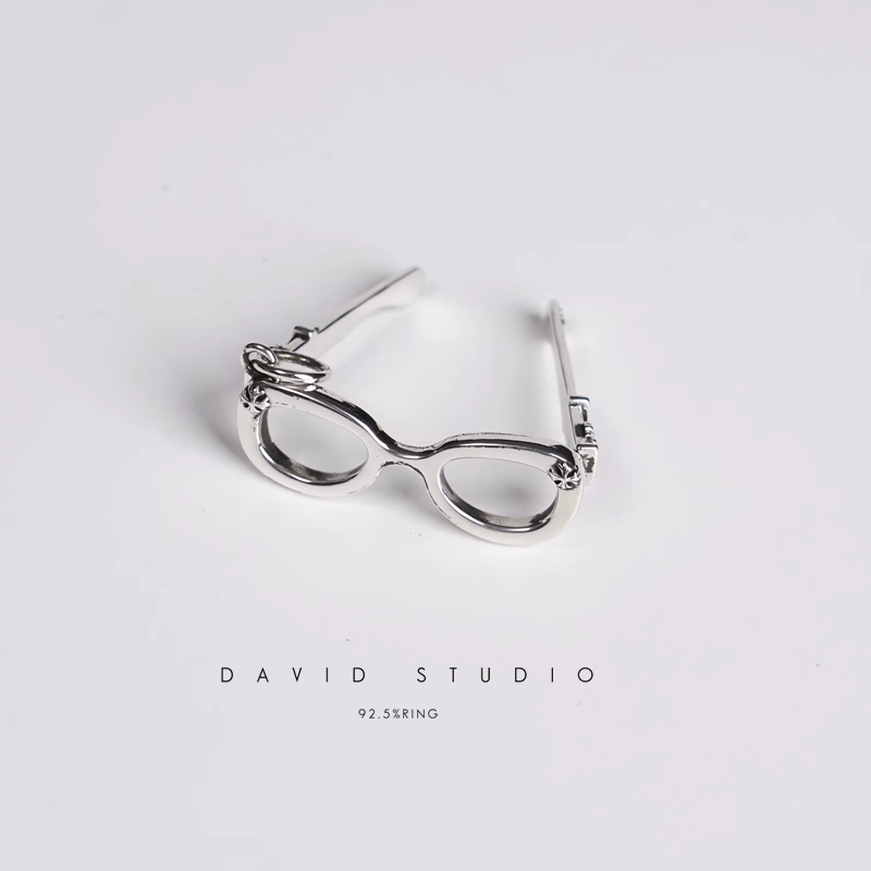 GLASSES PENDANT