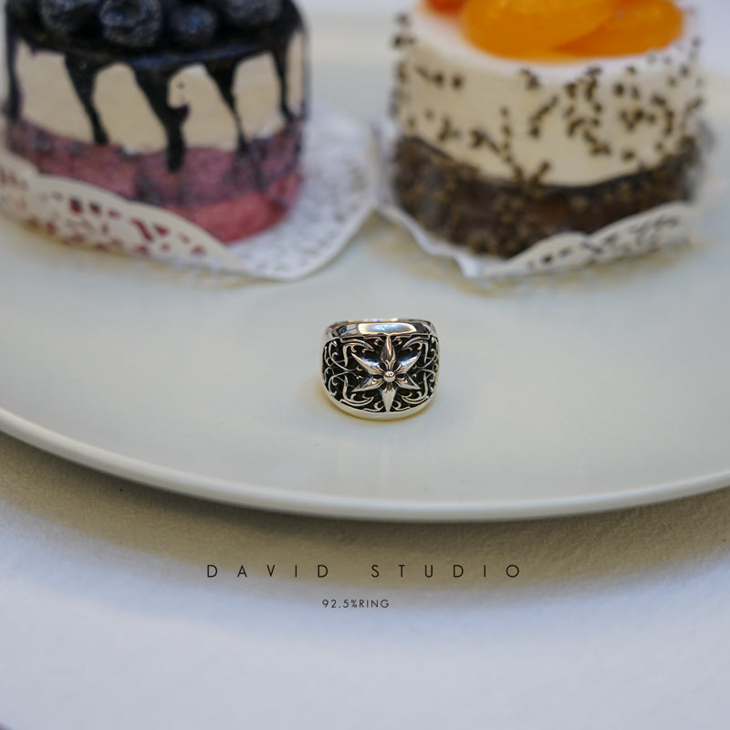 OVAL STAR RING – ClASSIC
