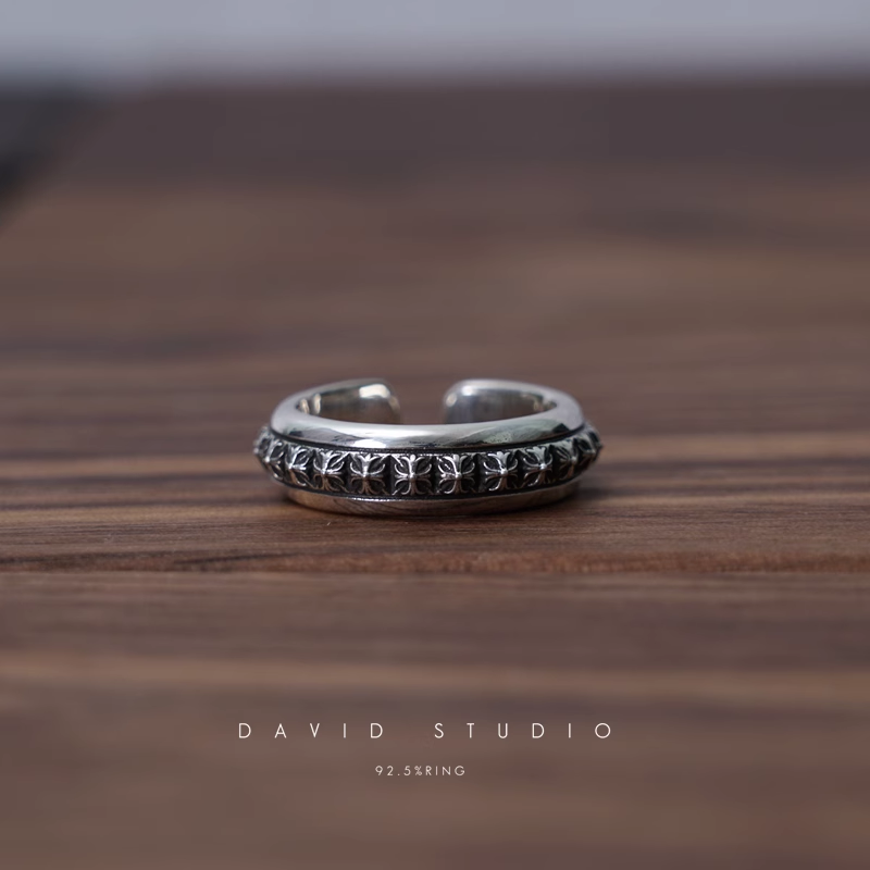CH PLUS PYRAMID OPEN BAND RING
