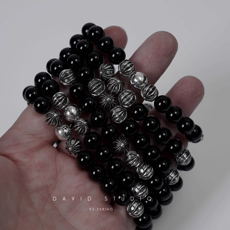 ONYX BEAD BRACELET 8MM (8 SILVER BEADS)