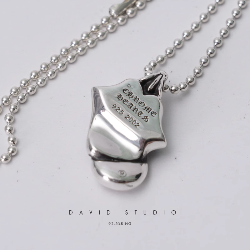 ROLLING STONES LIP & TONGUE PENDANT – BALL CHAIN