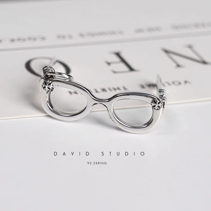 GLASSES PENDANT