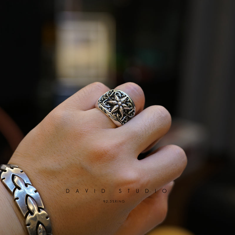 OVAL STAR RING – ClASSIC