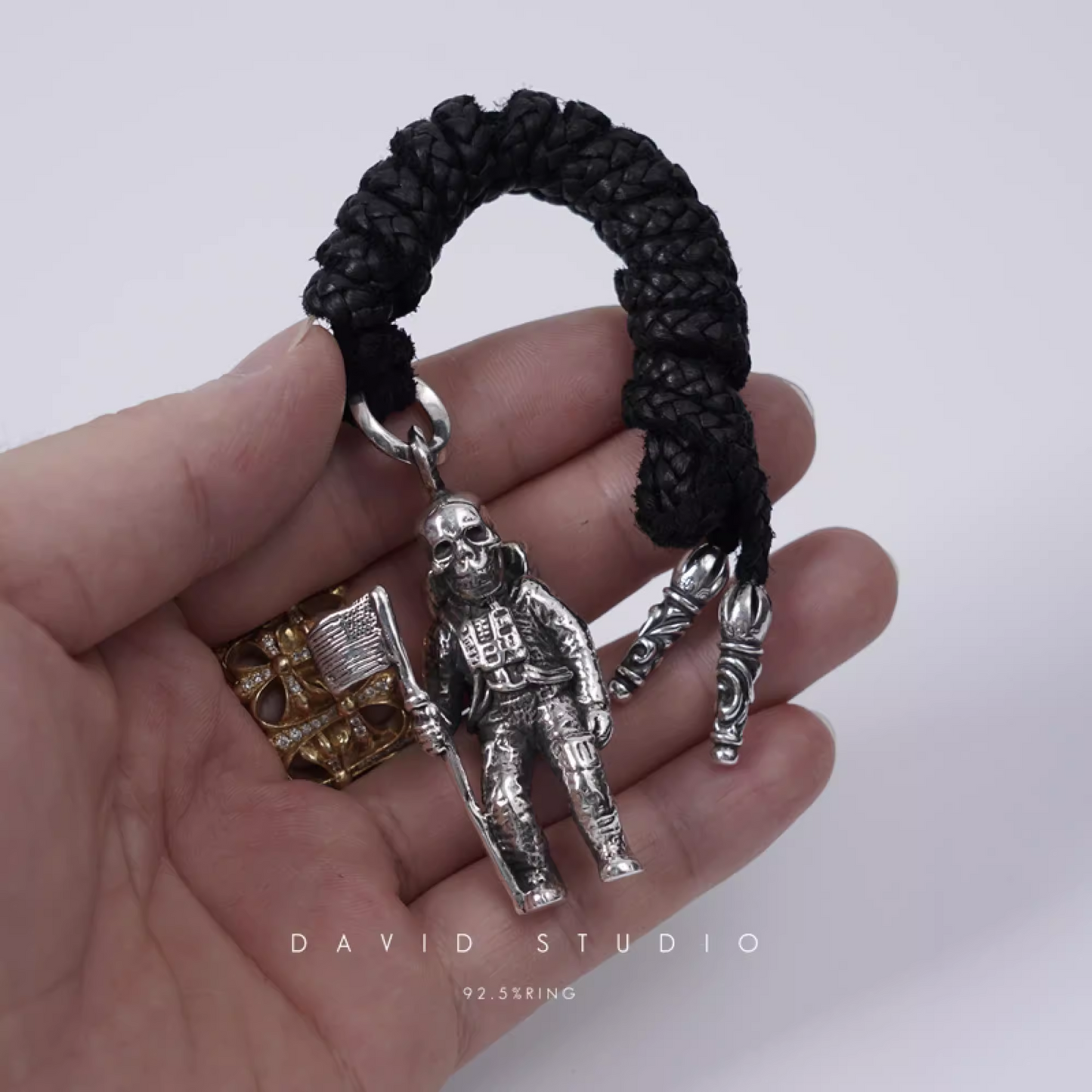 FOTI ASTRONAUT PENDANT – LEATHER BRAID