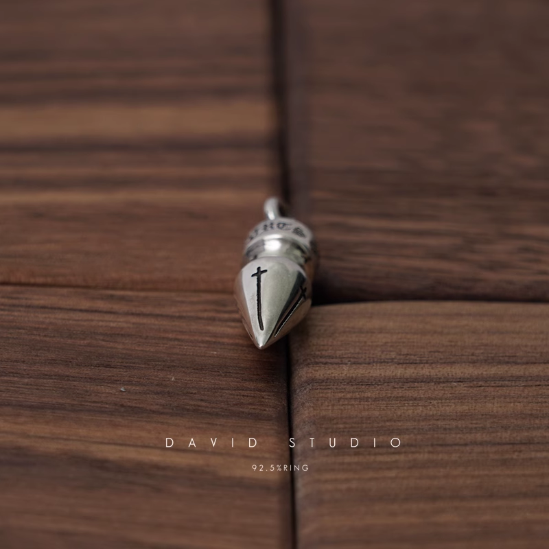 SPIKE PENDANT