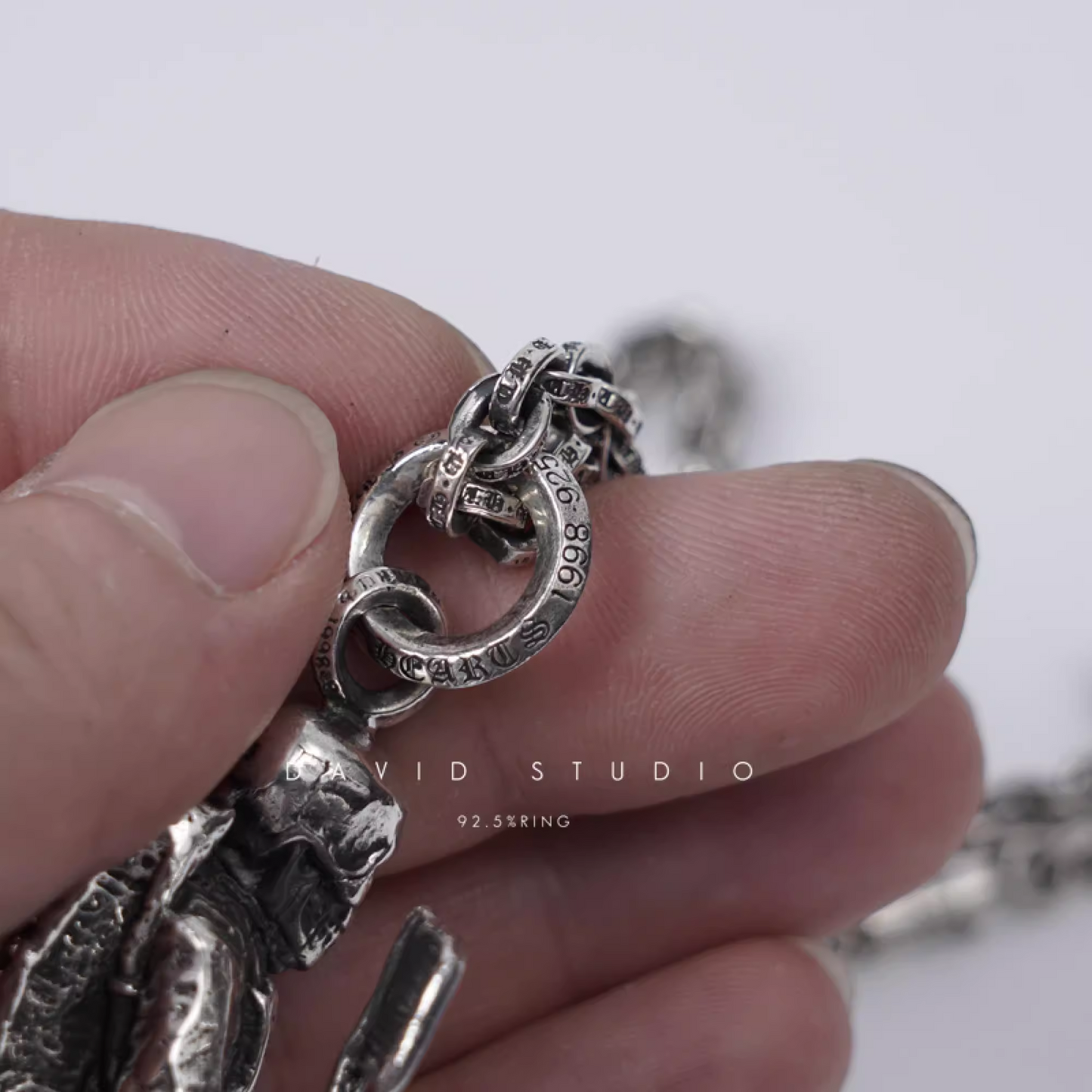 FOTI ASTRONAUT PENDANT – PAPER CHAIN