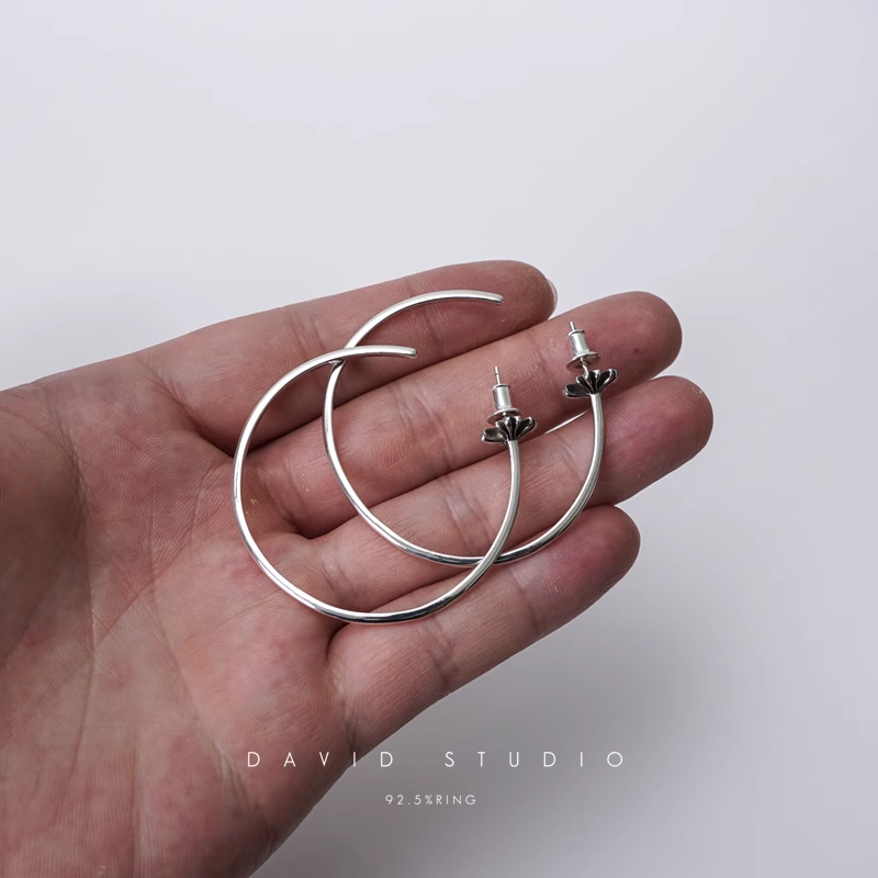 CH PLUS HOOP EARRING