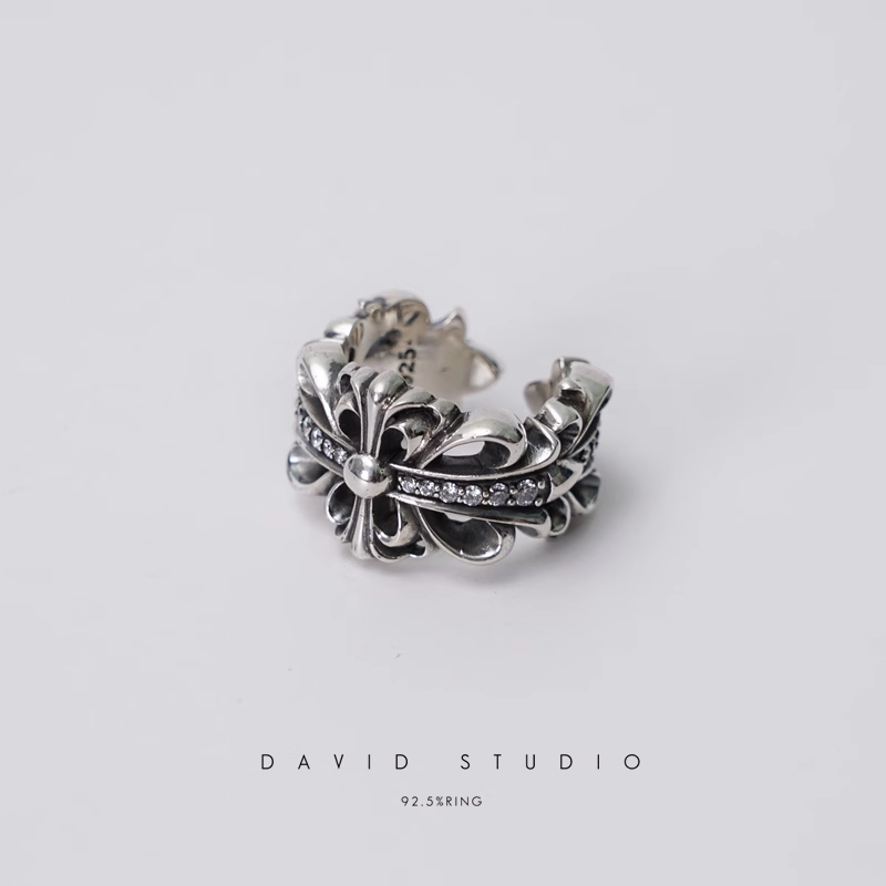 DOUBLE FLORAL RING WITH WHITE DIAMONDS