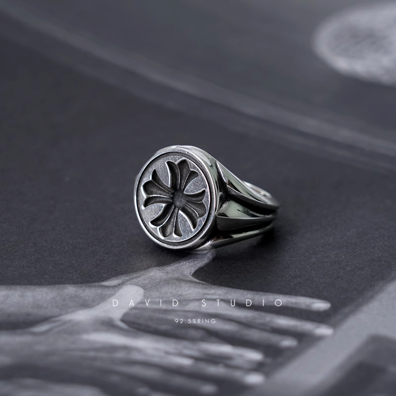 CH PLUS CONCAVE SIGNET RING