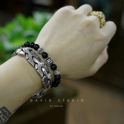ONYX BEAD BRACELET 8MM (4 SILVER BEADS)