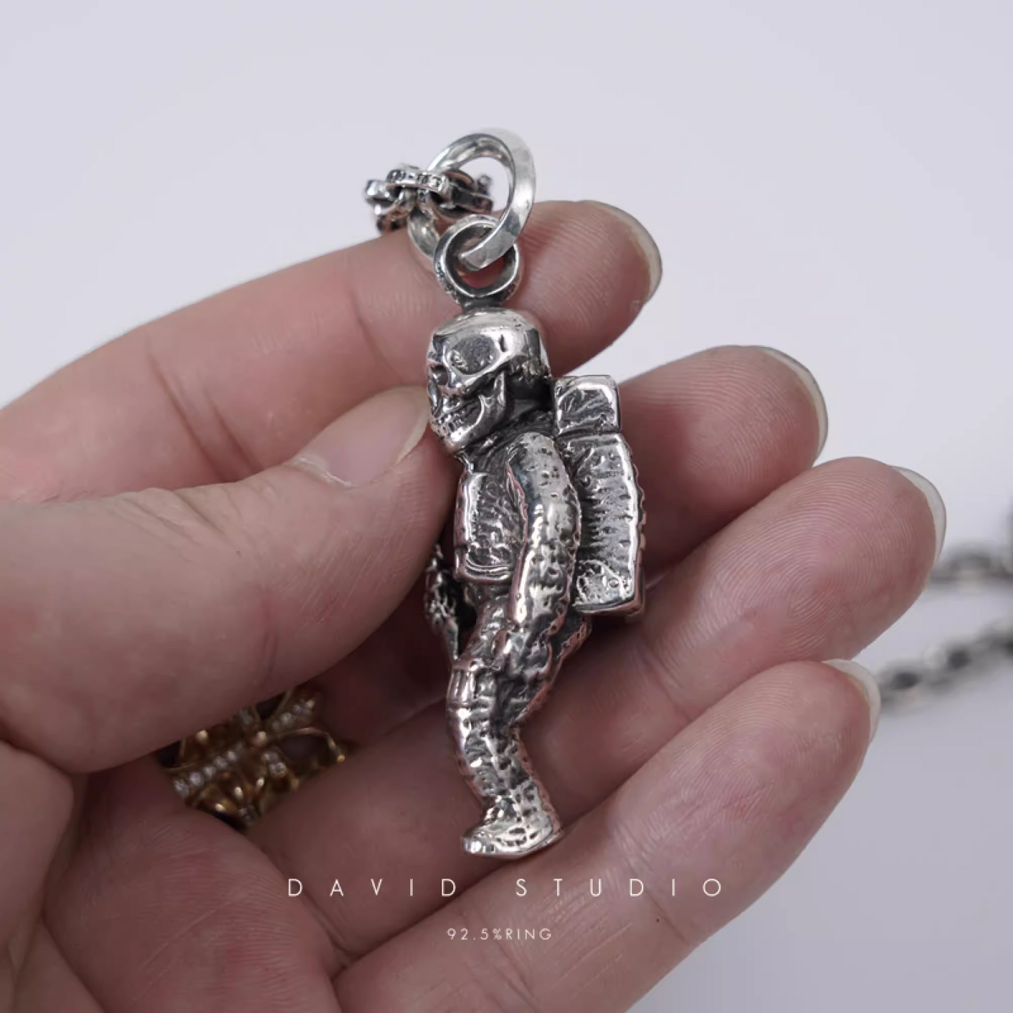 FOTI ASTRONAUT PENDANT – PAPER CHAIN