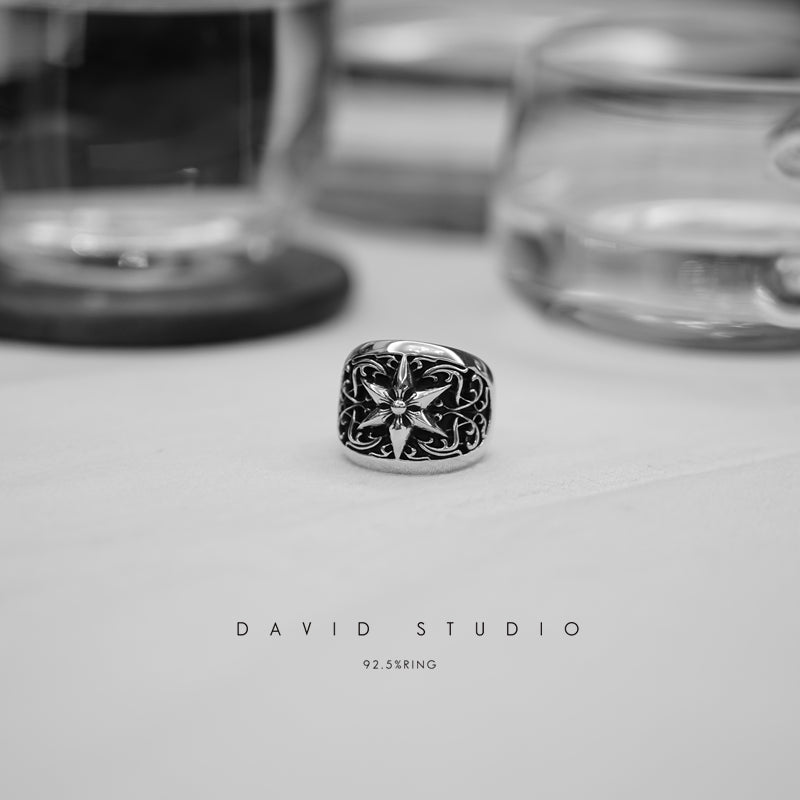 OVAL STAR RING – ClASSIC