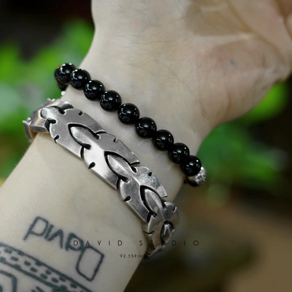 ONYX BEAD BRACELET 8MM (4 SILVER BEADS)