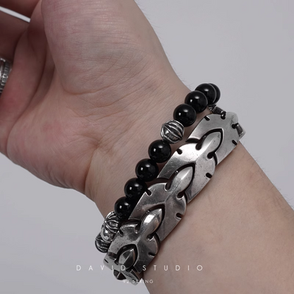 ONYX BEAD BRACELET 8MM (8 SILVER BEADS)