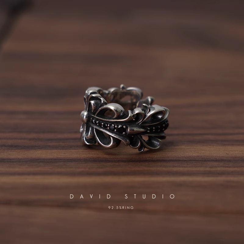 DOUBLE FLORAL RING WITH BLACK DIAMONDS
