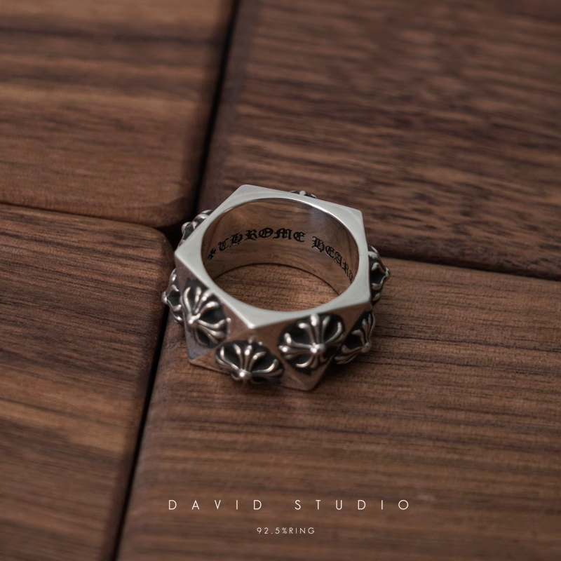 CH PLUS PENTAGON RING
