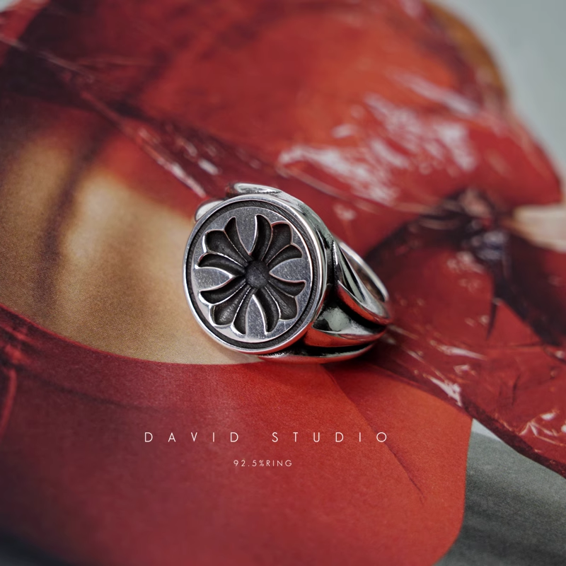 CH PLUS CONCAVE SIGNET RING