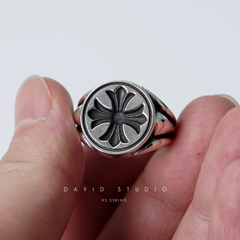 CH PLUS CONCAVE SIGNET RING