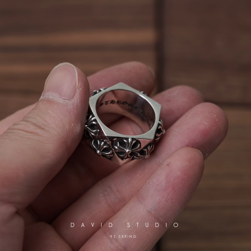 CH PLUS PENTAGON RING