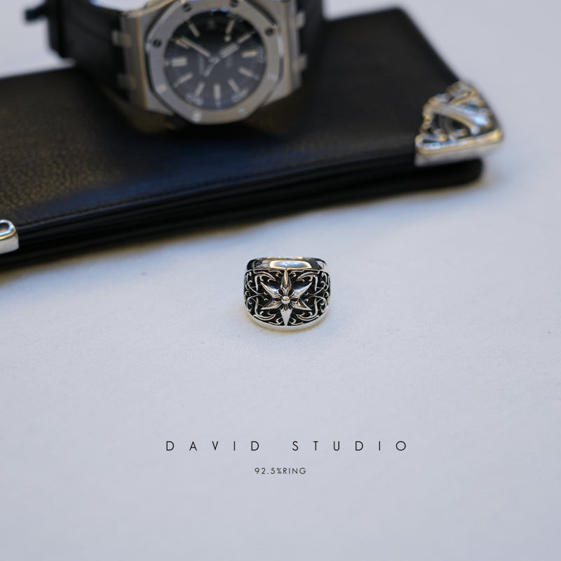 OVAL STAR RING – ClASSIC