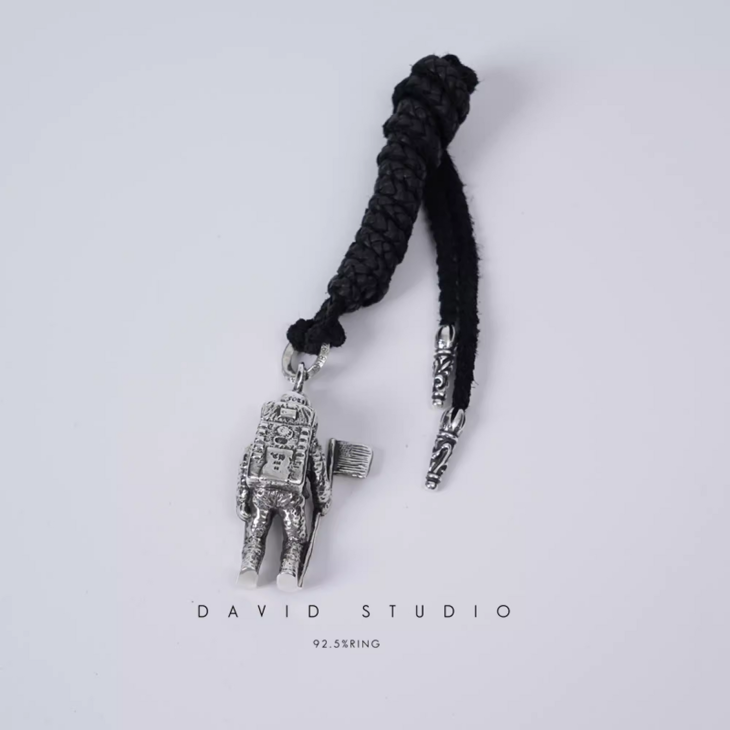 FOTI ASTRONAUT PENDANT – LEATHER BRAID