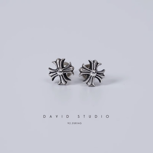 CROSS CUT OUT STUD EARRING