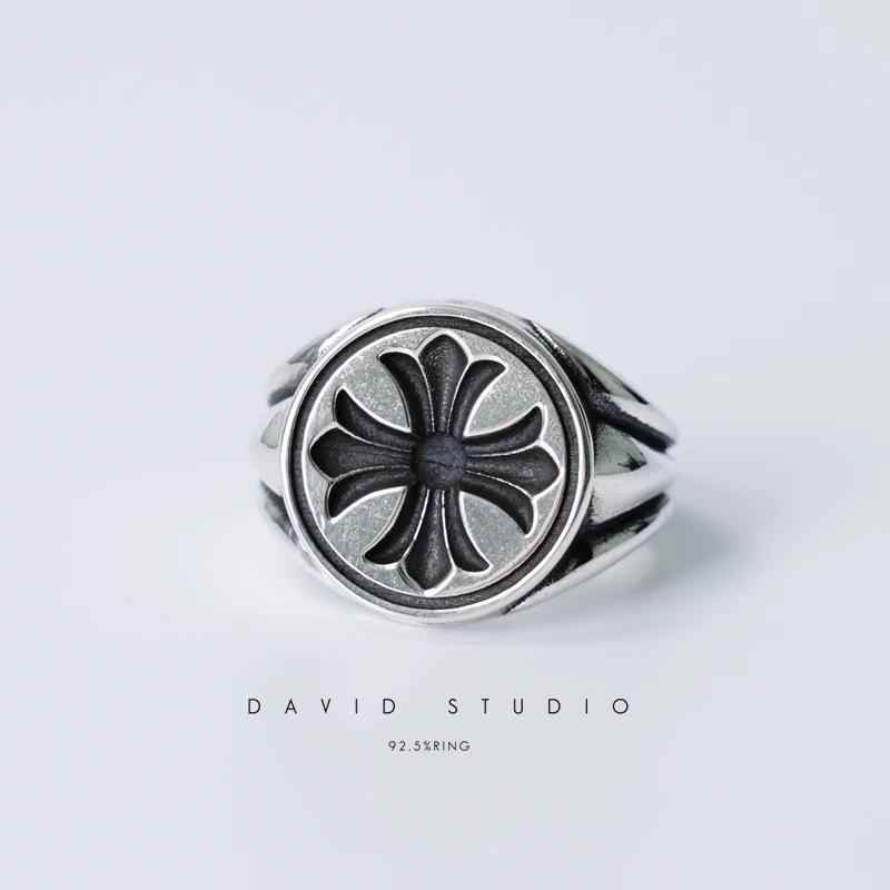 CH PLUS CONCAVE SIGNET RING