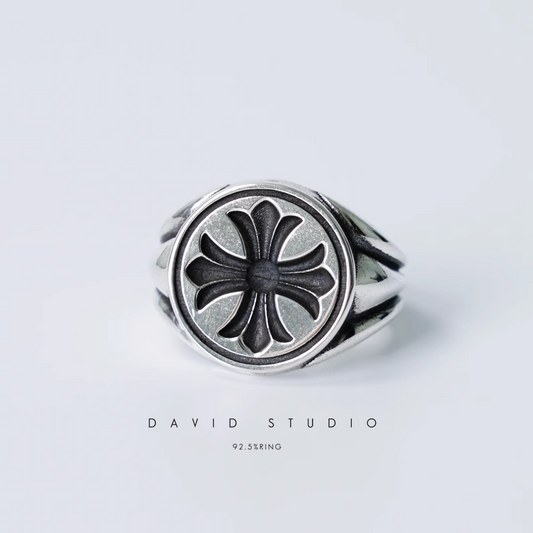 CH PLUS CONCAVE SIGNET RING