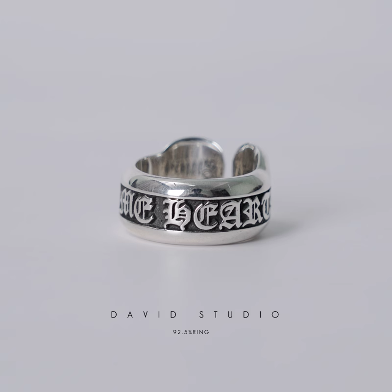 CHROME HEARTS SCROLL RING – SMALL LABEL RING