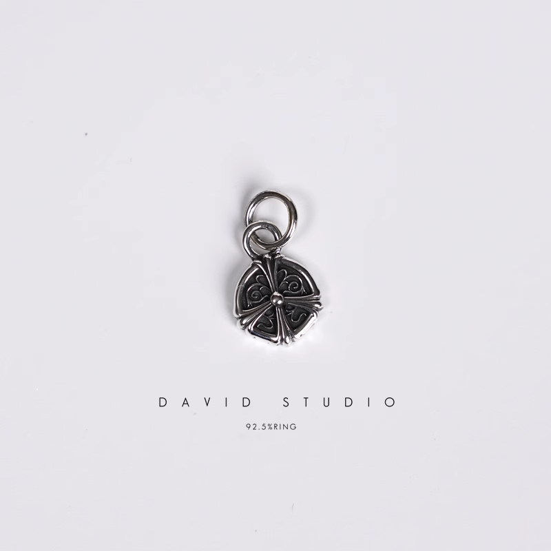 CH PLUS VINE CHARM