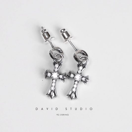 CH CROSS BABY FAT STUD EARRINGS WITH PAVÉ DIAMOND AND PAVÉ DIAMOND CUFF