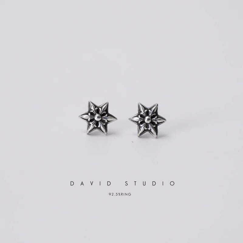 CUT OUT STAR EARRING