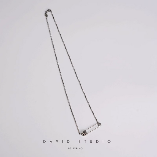 SAFETY PIN PENDANT – ROLL CHAIN
