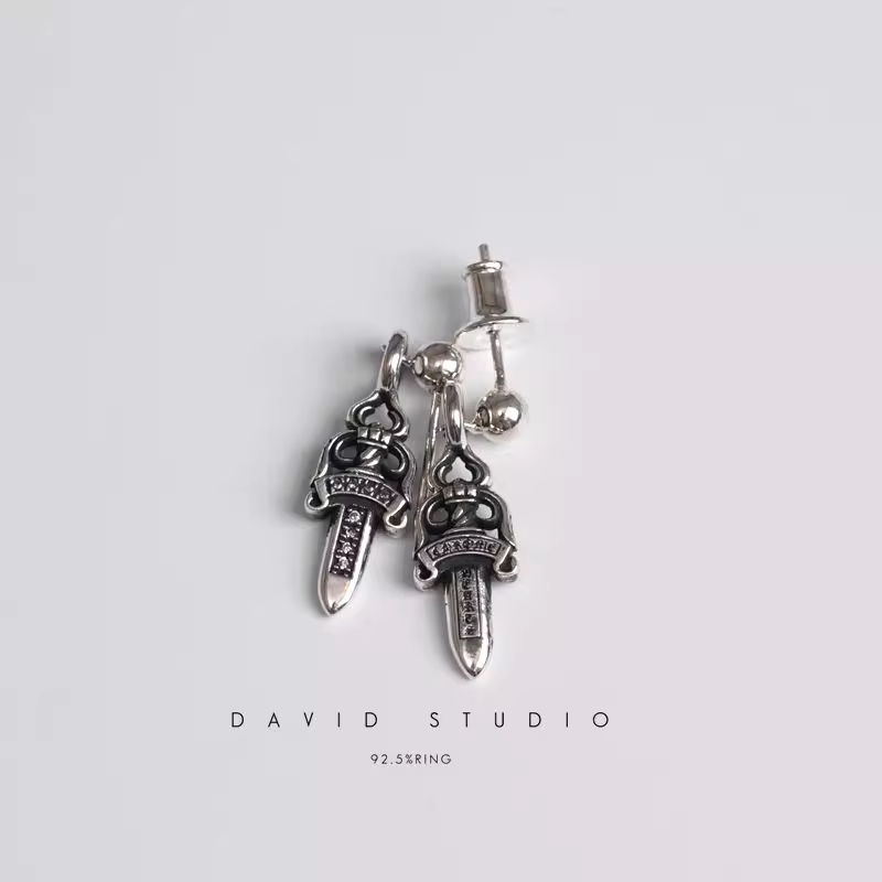 DAGGER DROP EARRING WITH DIAMOND