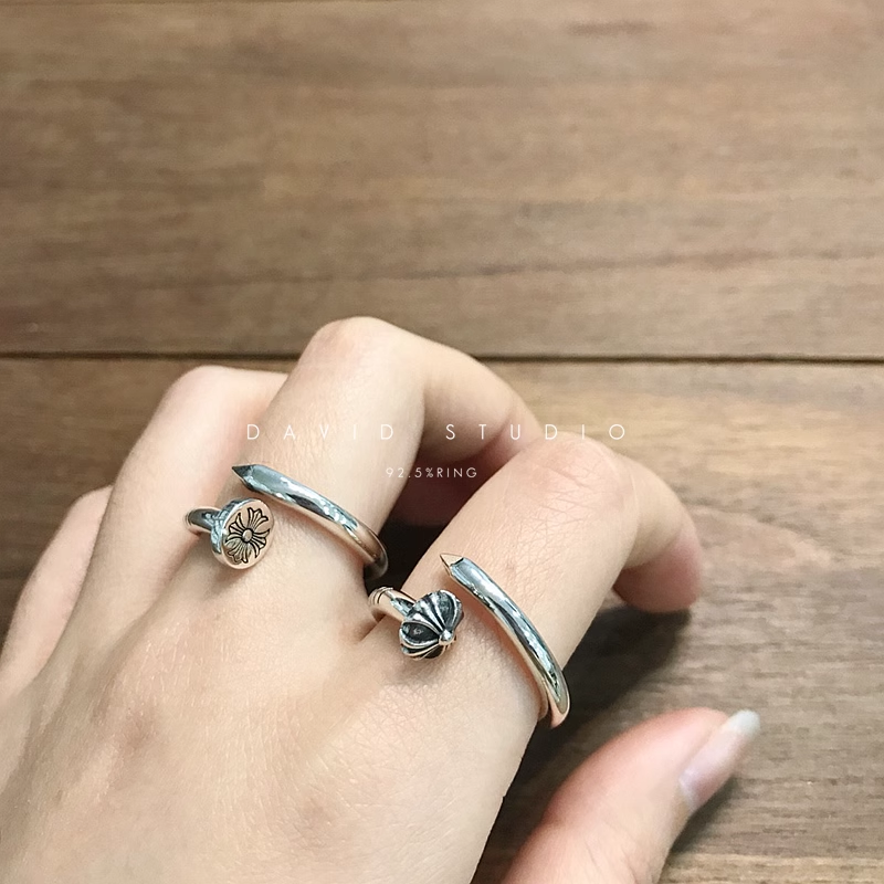 NAIL RING – CROSSBALL