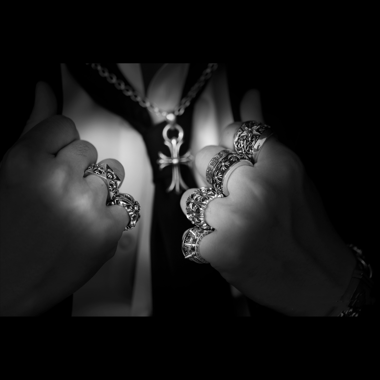 CH PLUS PENTAGON RING