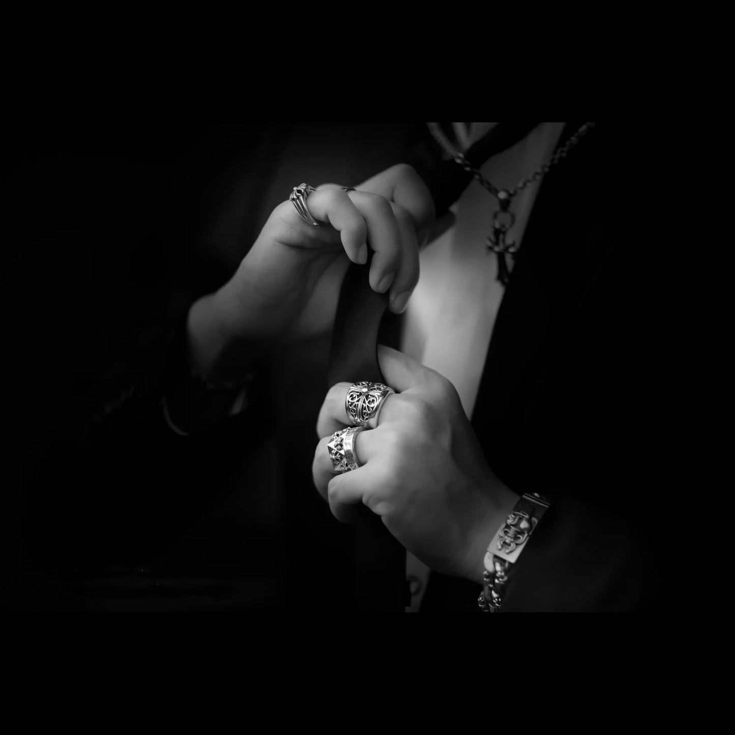 CH PLUS PENTAGON RING