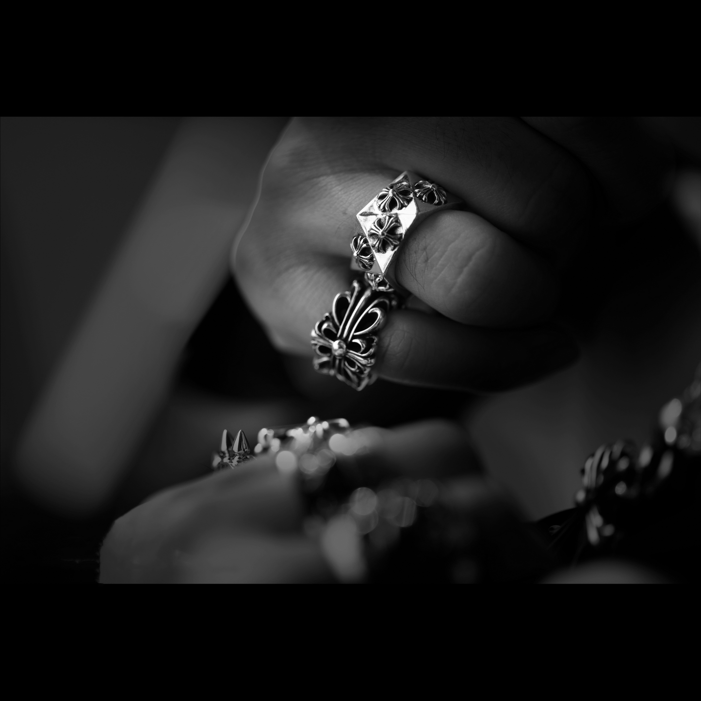 CH PLUS PENTAGON RING