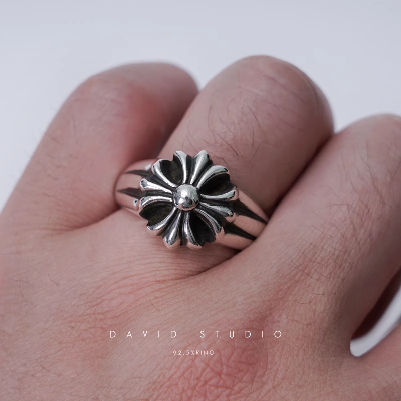 CH PLUS SIGNET RING