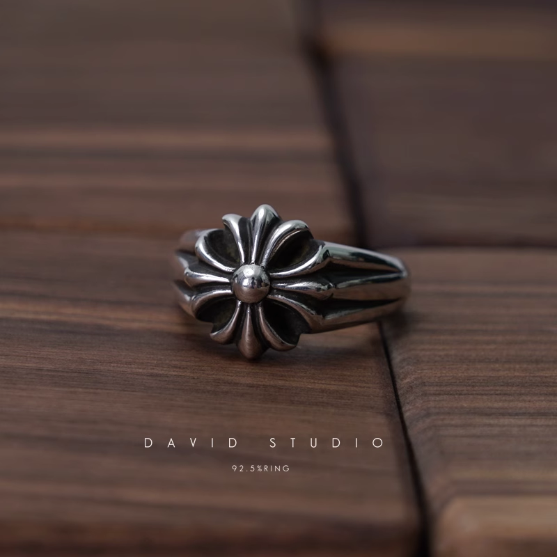 CH PLUS SIGNET RING