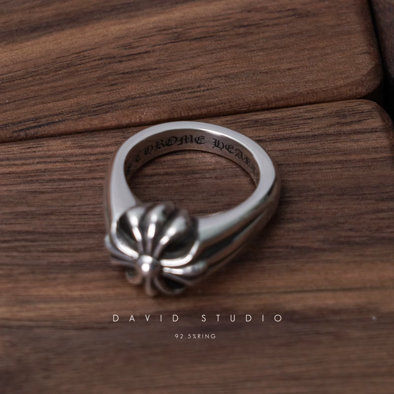 CH PLUS SIGNET RING